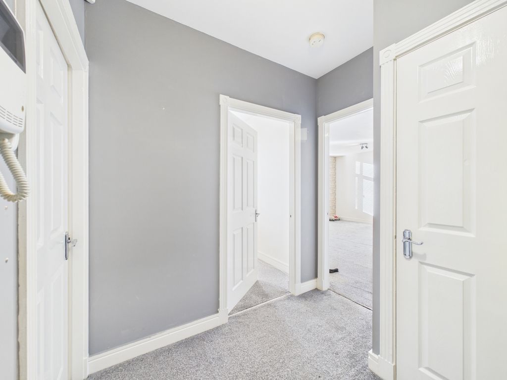 Property photo 2 of 17 Entrance Hall