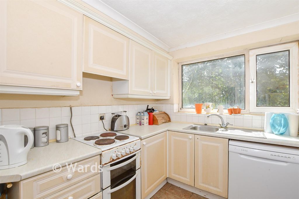 Property photo 1 of 9 Kitchen