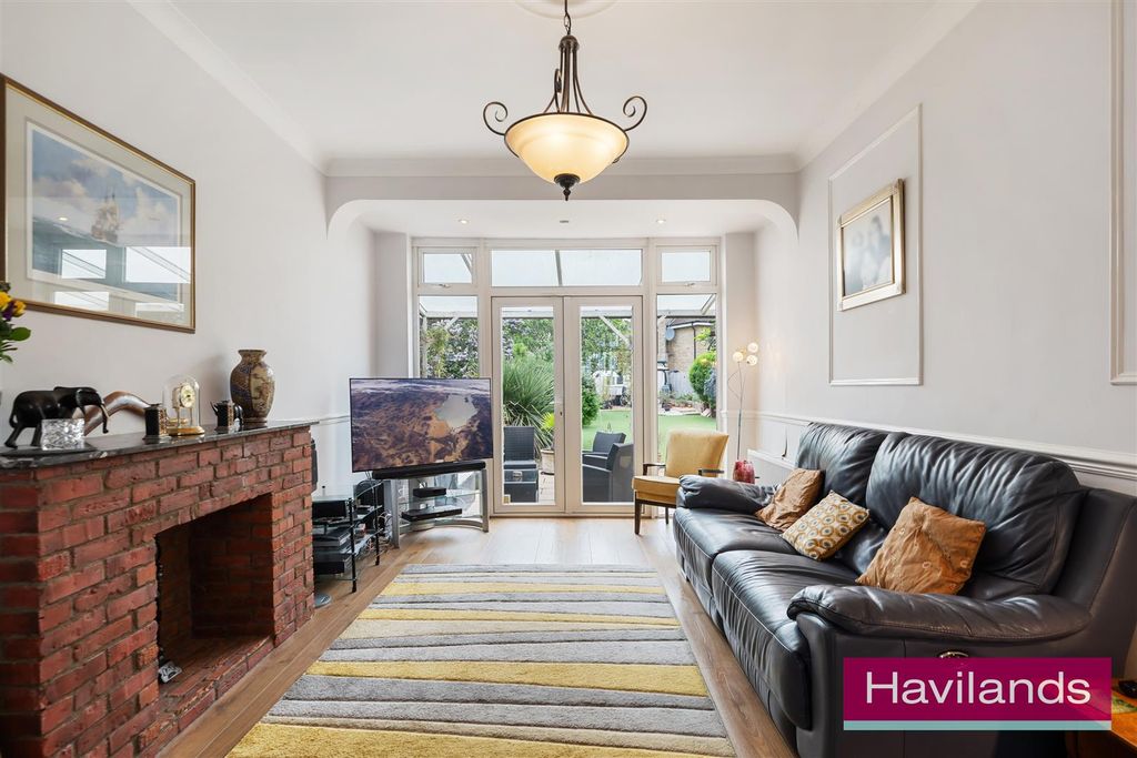 Property photo 3 of 22 Halstead Road-19.Jpg