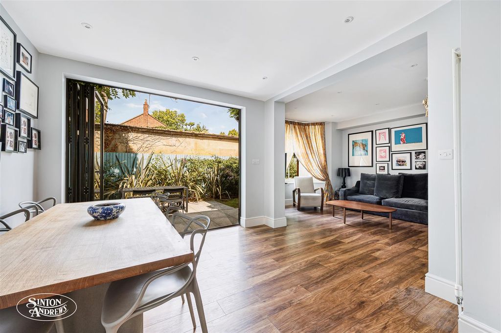 Property photo 3 of 14 Fat 1, 2 Lyncroft Gardens-6.Jpg