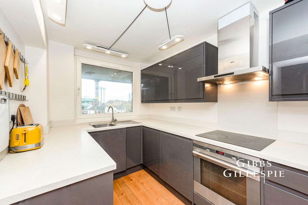 Property photo 3 of 12 Photo