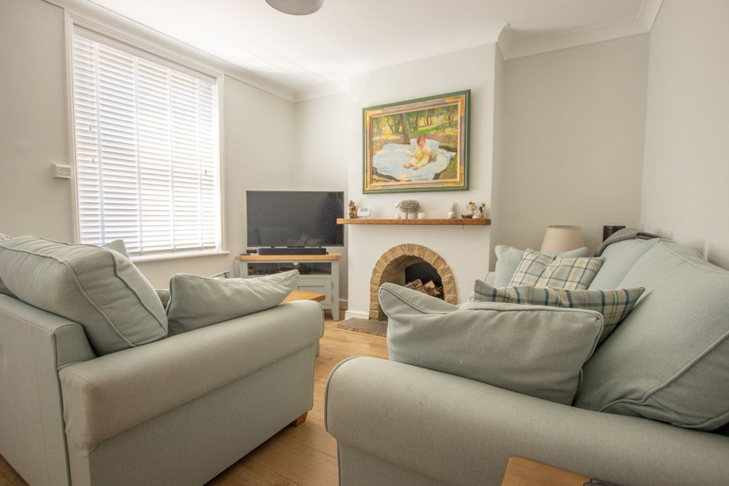 Property photo 2 of 17 5144164