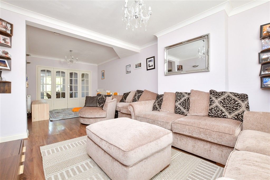 Property photo 2 of 13 Lounge