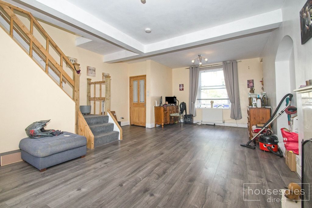 Property photo 2 of 13