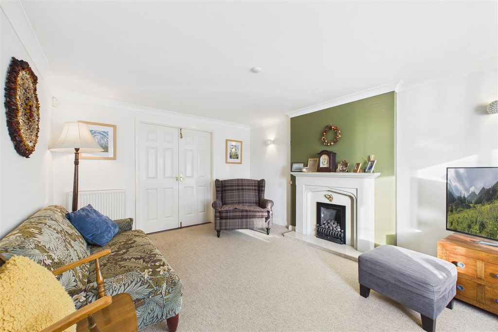 Property photo 2 of 23 Lounge