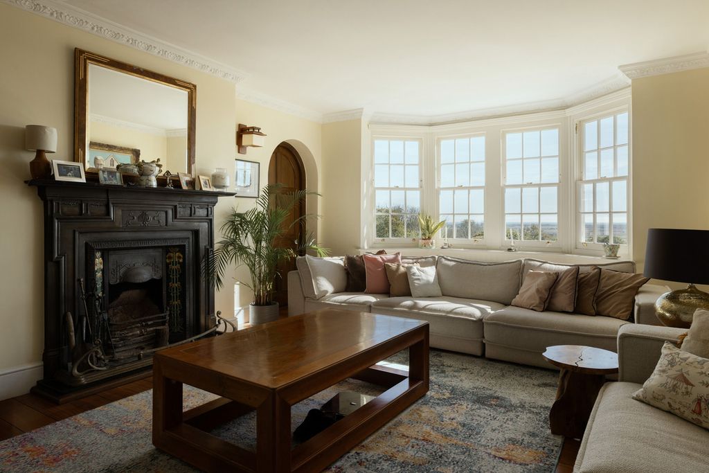 Property photo 2 of 41