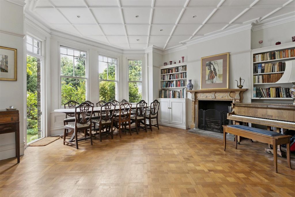 Property photo 3 of 12 080920256_Hamphd_33 Platts Lane _Nw3 7Nn_020.Jpg