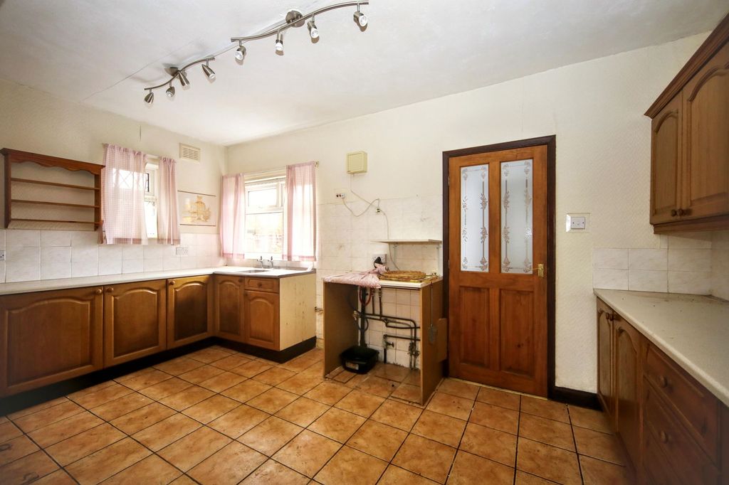 Property photo 2 of 25