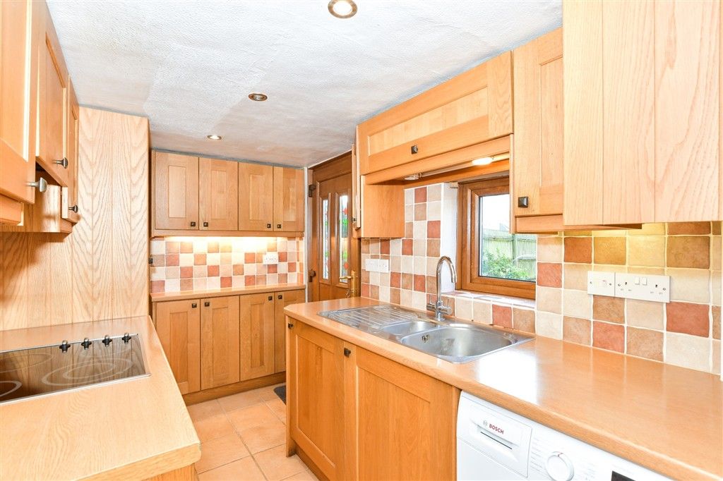 Property photo 3 of 7 Kitchen
