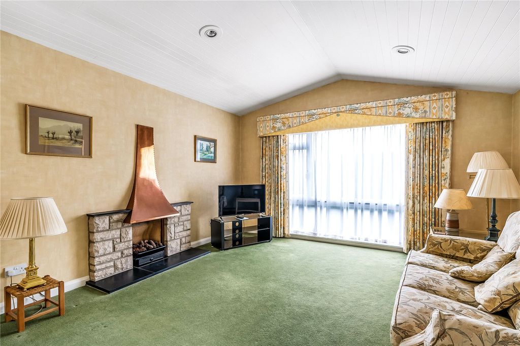 Property photo 2 of 14 Sitting Room