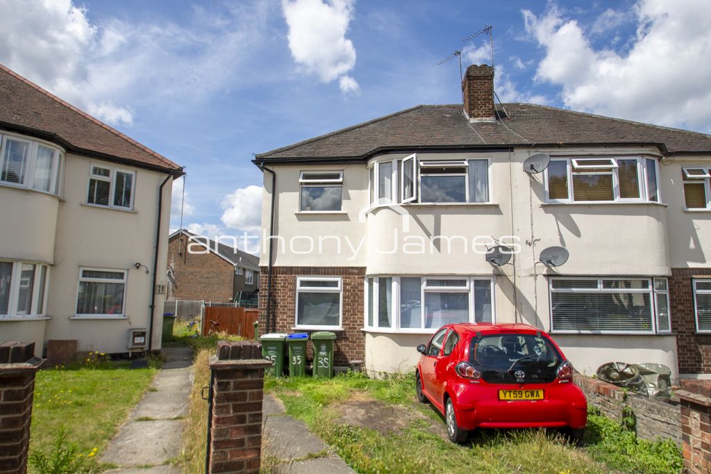 Property photo 1 of 7 Russell Close Bexleyheath