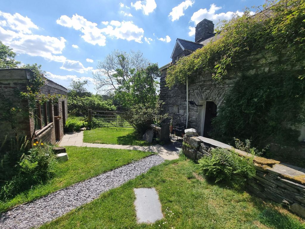 Property photo 2 of 21