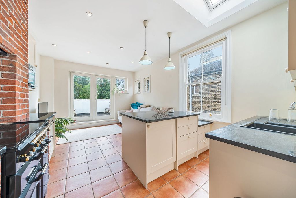 Property photo 3 of 18