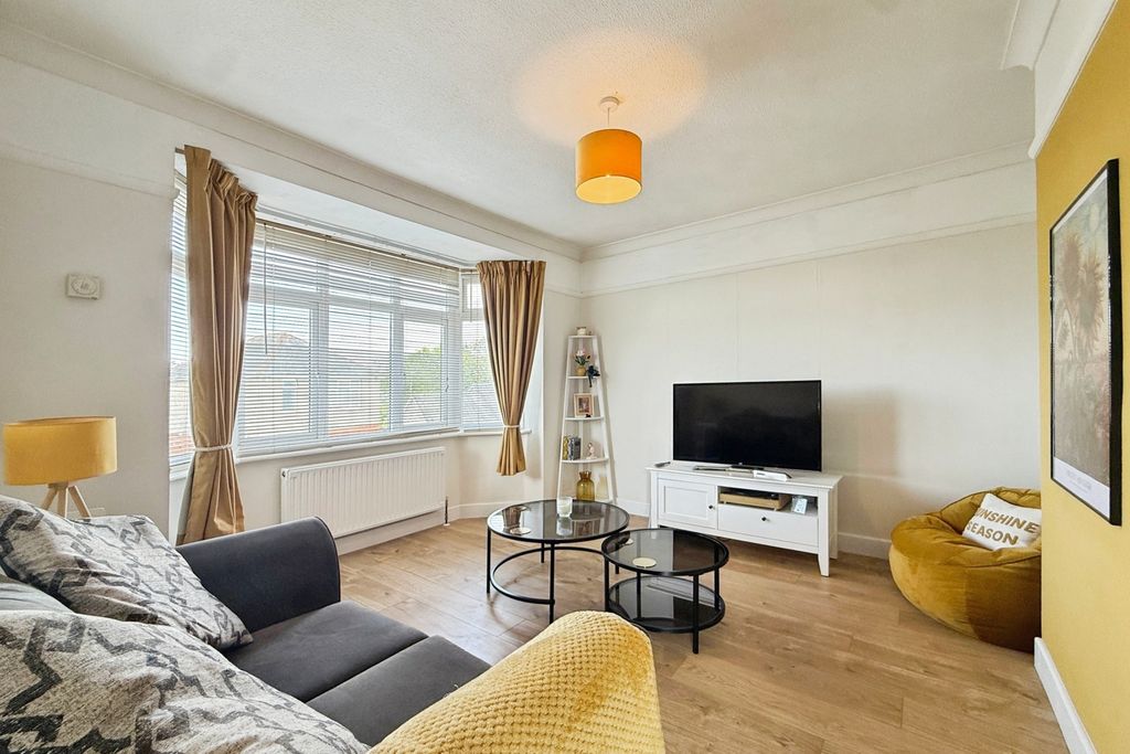 Property photo 3 of 16 Pbox-Img.Jpg