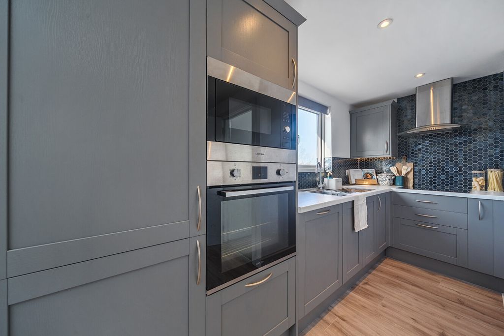 Property photo 3 of 8 1418127-6-699Ecf4...