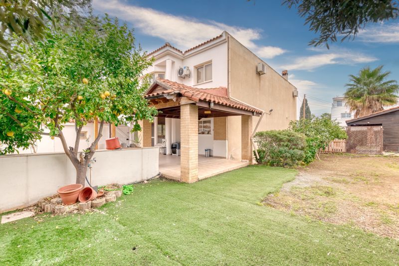 Property photo 1 of 32 Rear Of The Villa