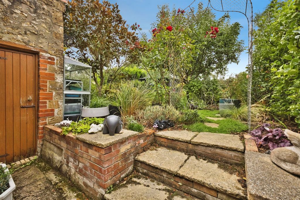 Property photo 2 of 10