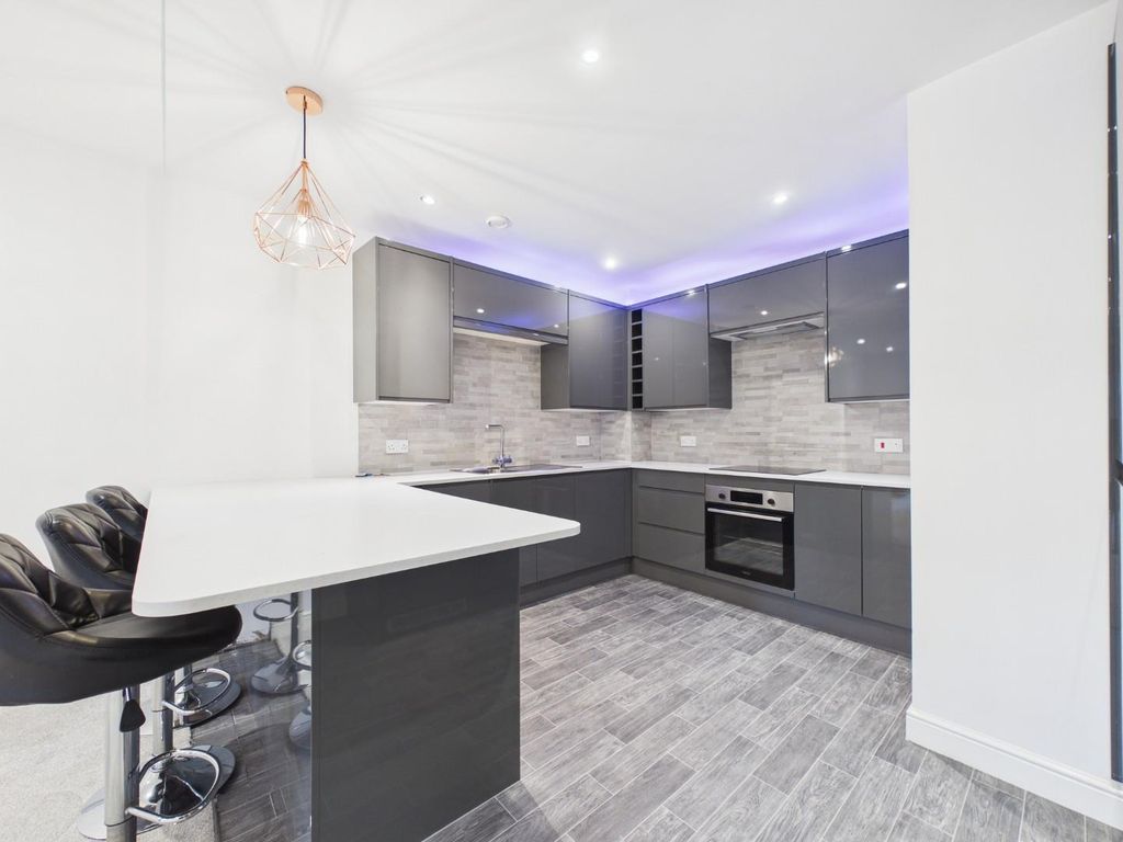 Property photo 2 of 17 Kitchen