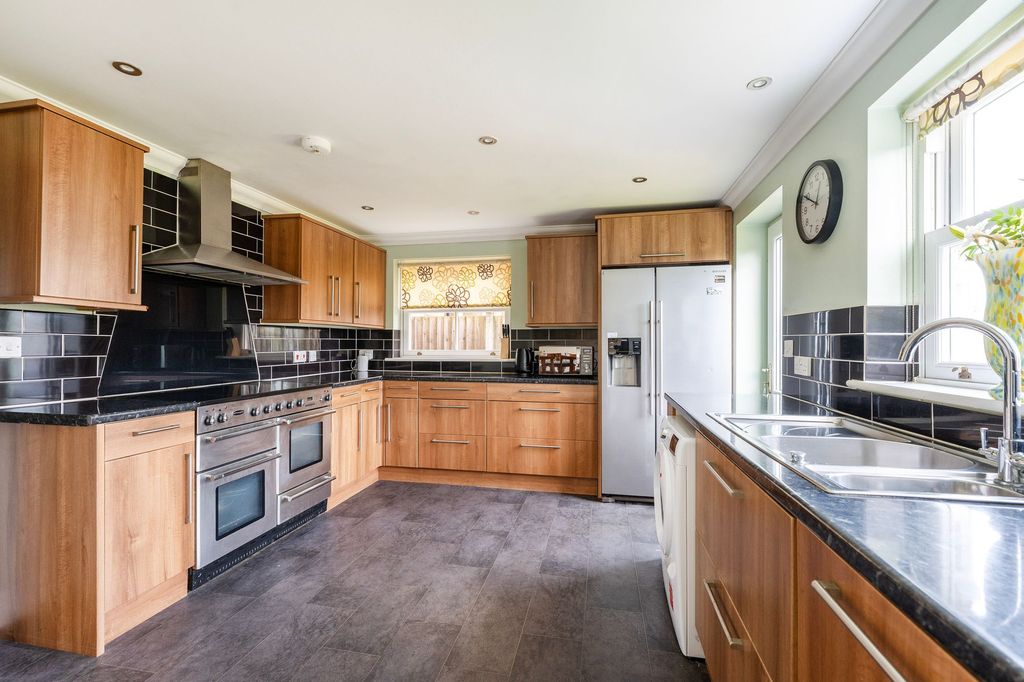 Property photo 3 of 21