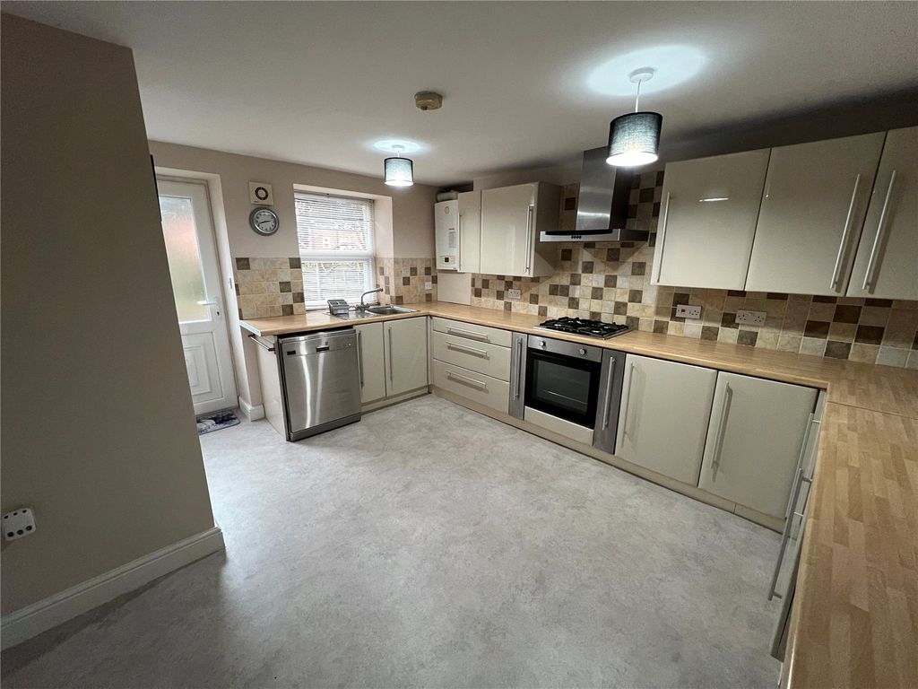 Property photo 2 of 15 Modern Kitchen