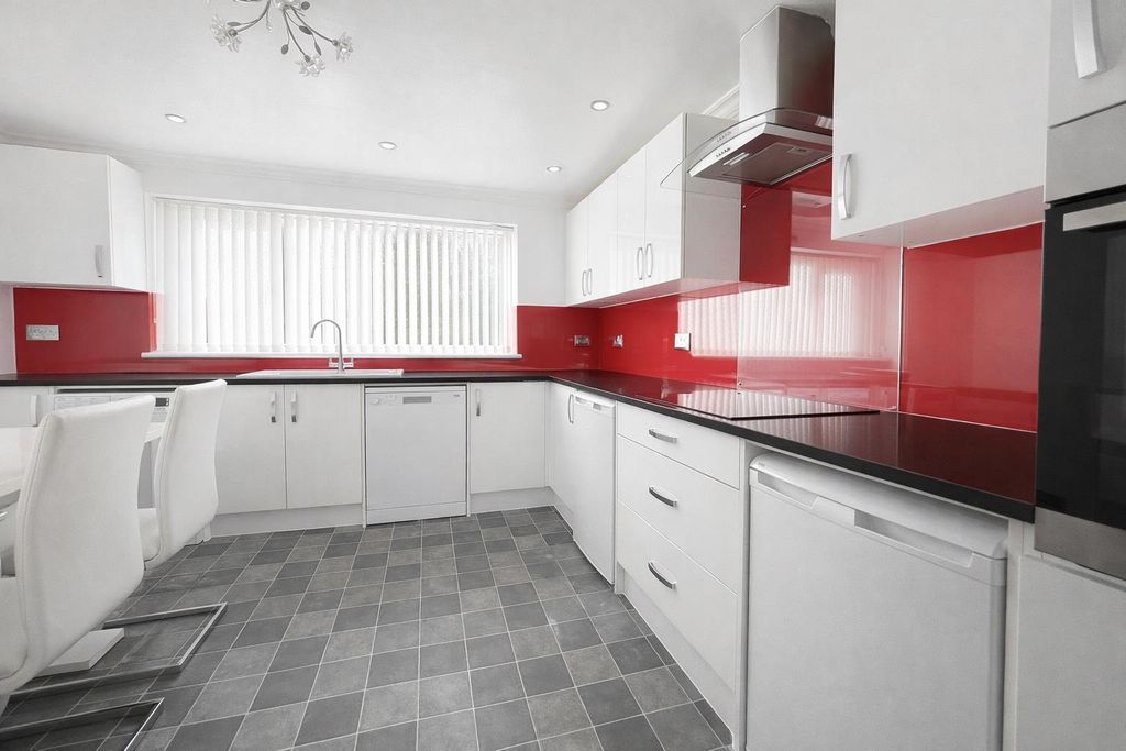 Property photo 3 of 22 0E3d2712-211A-44Ae-Bcf5-Bf6284225E9c.Png