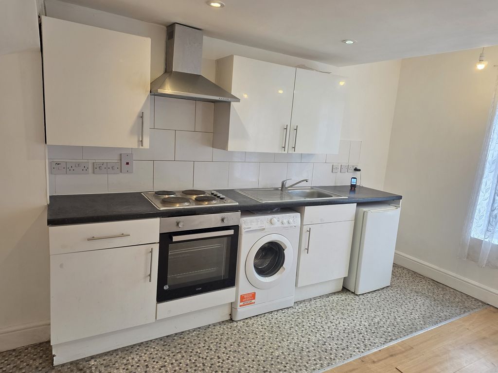 Property photo 2 of 9 Lounge-Kitchen