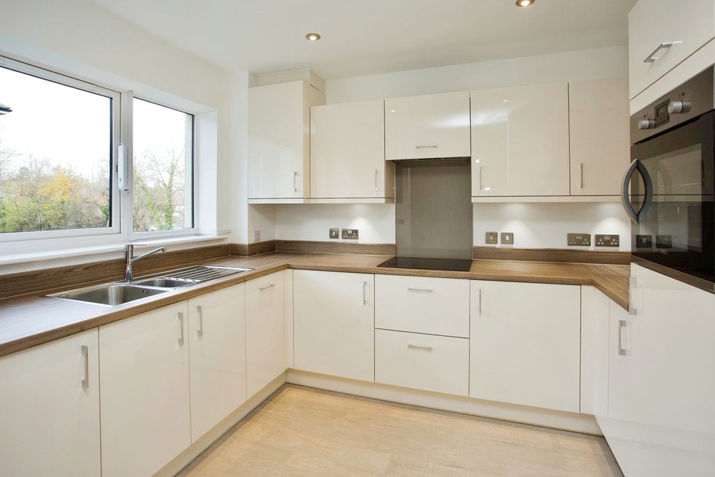 Property photo 3 of 16 Kitchen