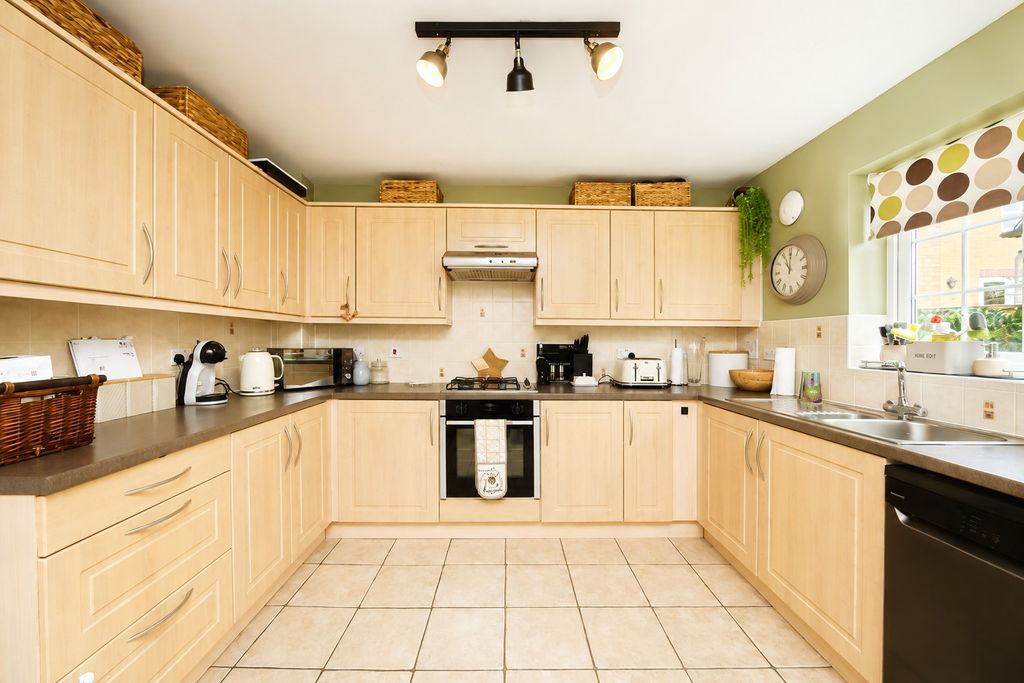 Property photo 3 of 20 Kitchen