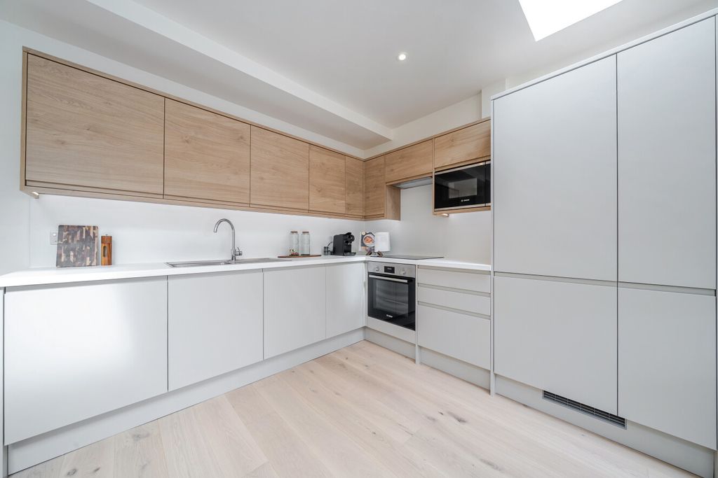 Property photo 2 of 13 1520082-14-6Aa93B...