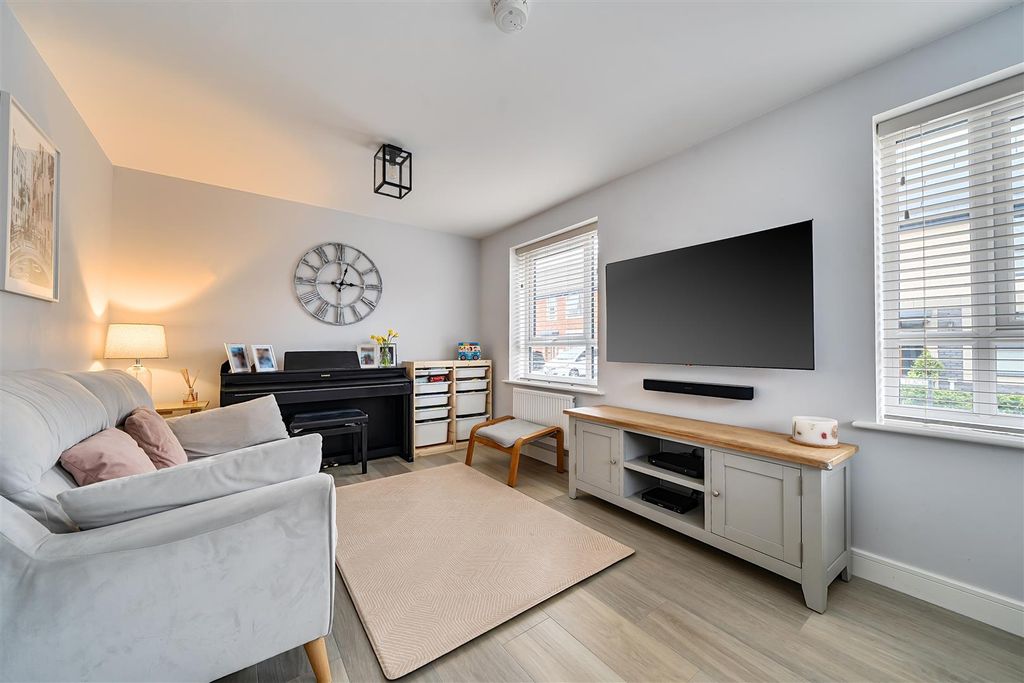 Property photo 3 of 17 1410629-22-69A06B4B1814B.Jpg