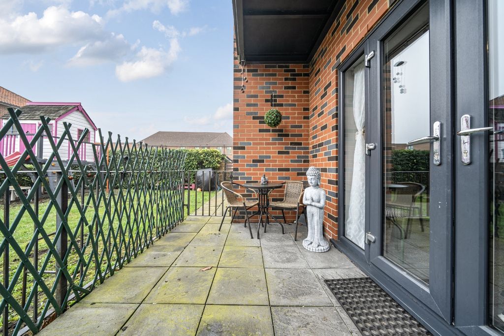 Property photo 2 of 15 4957944