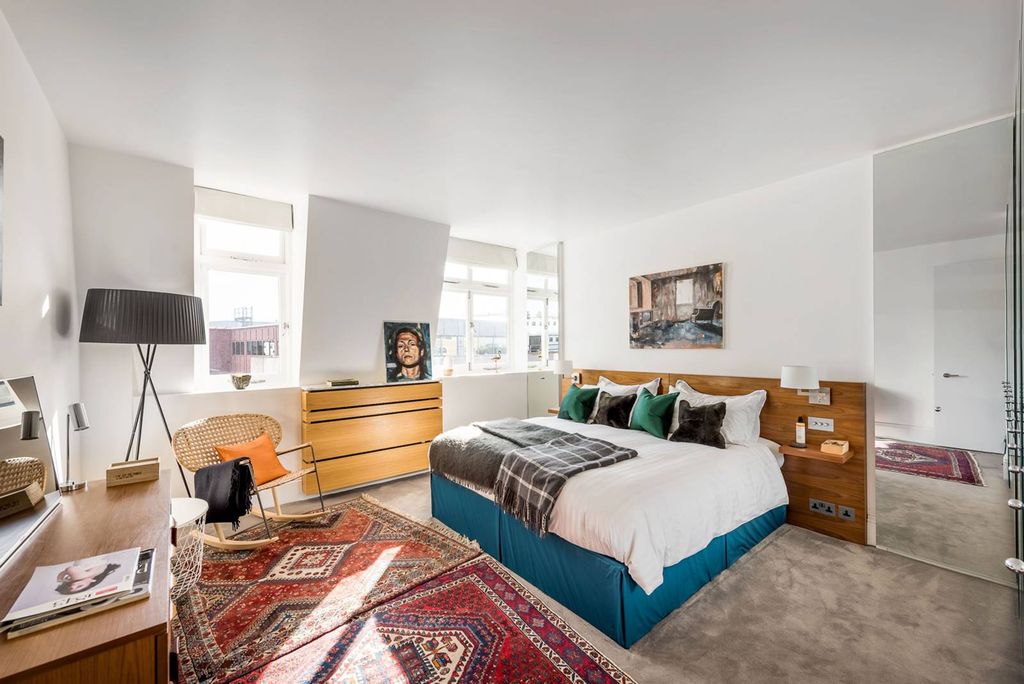 Property photo 3 of 17