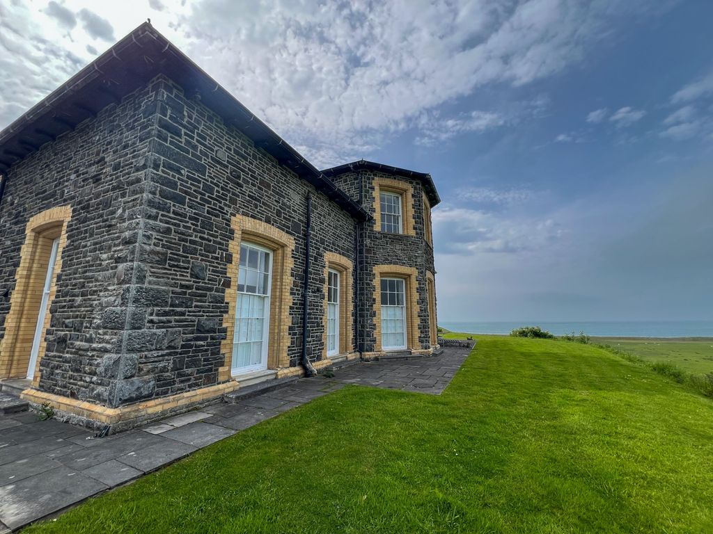Property photo 2 of 15 8Acfde03-5688-4F09-9c0d-8B7c1716793A