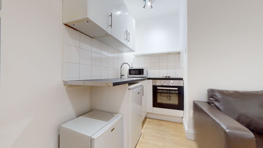 Property photo 2 of 10 Kitchen