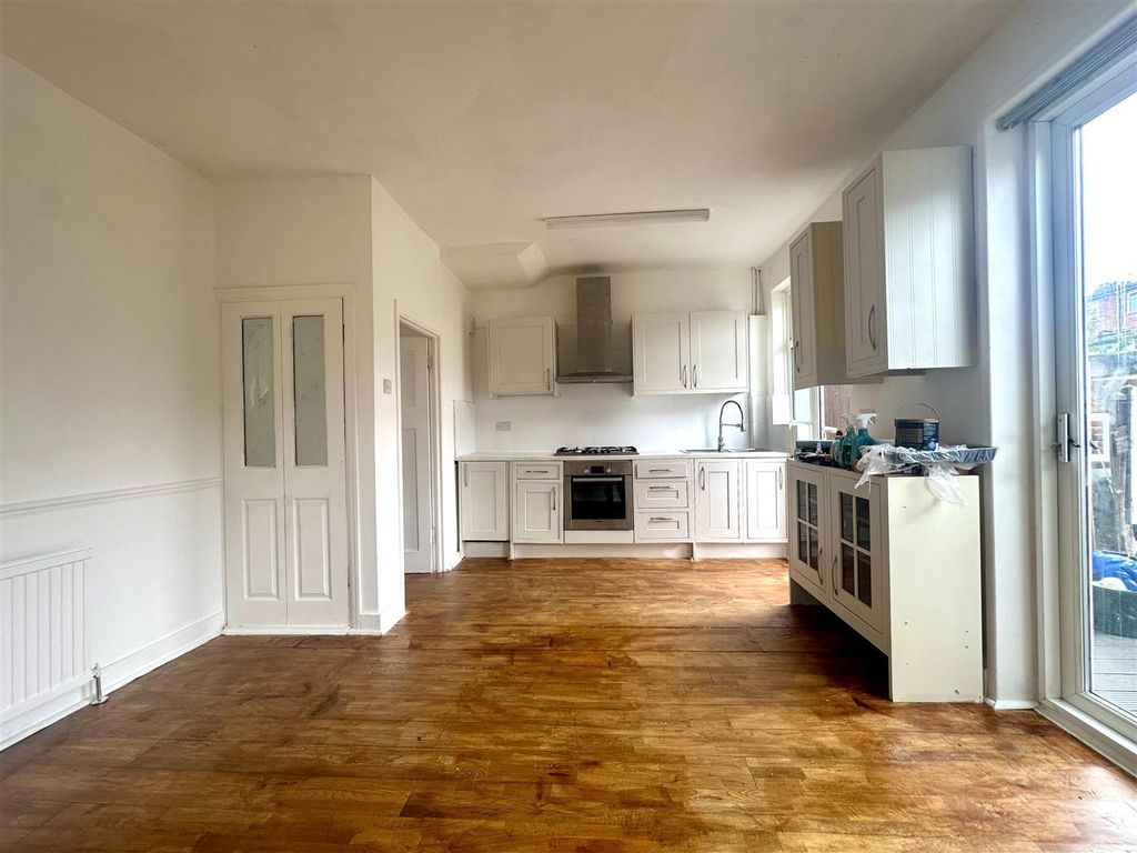Property photo 2 of 8 Kitchen.Jpg