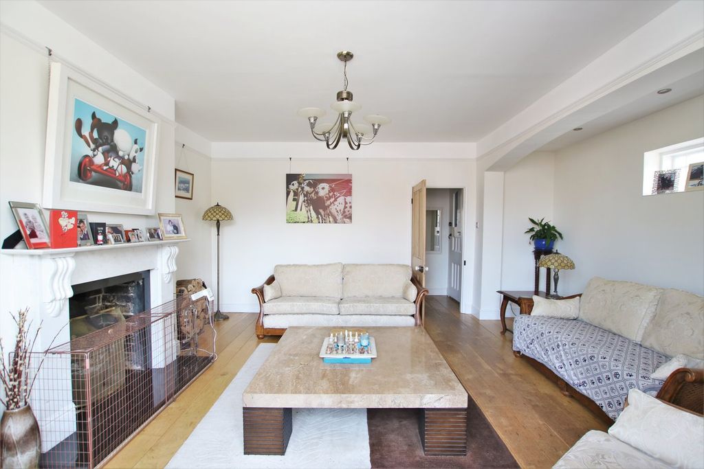 Property photo 3 of 24