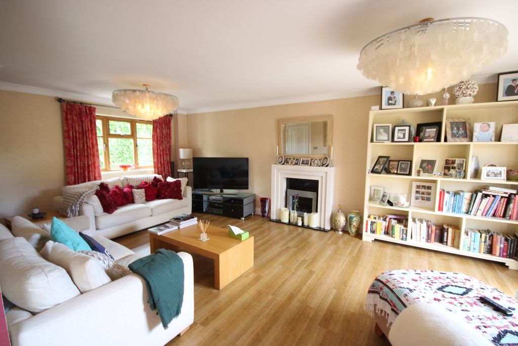 Property photo 3 of 34