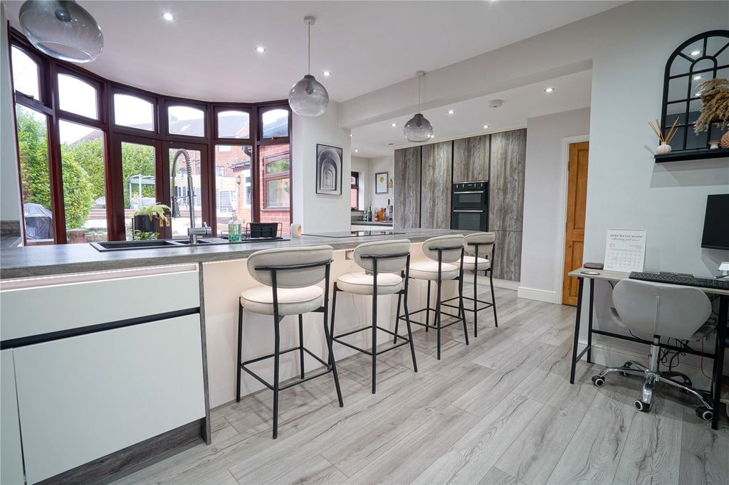 Property photo 2 of 19 Picture No. 12