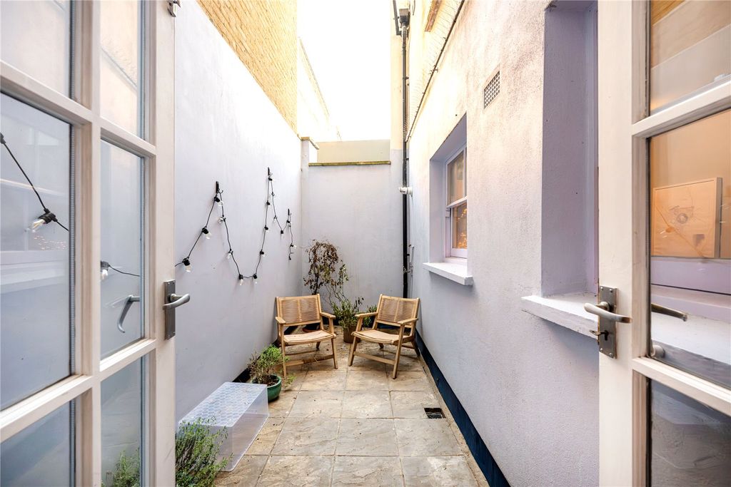 Property photo 2 of 12 Picture No. 21