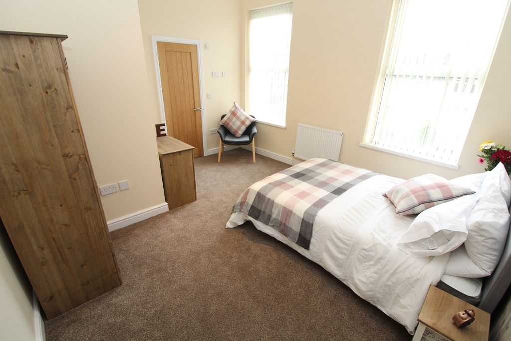 Property photo 1 of 39 Bedroom Five