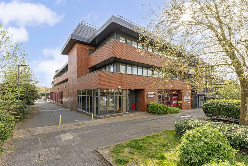 Property photo 3 of 18