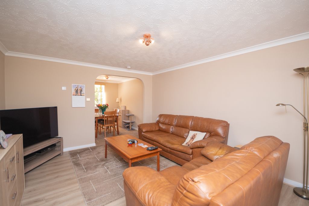 Property photo 2 of 15 Lounge