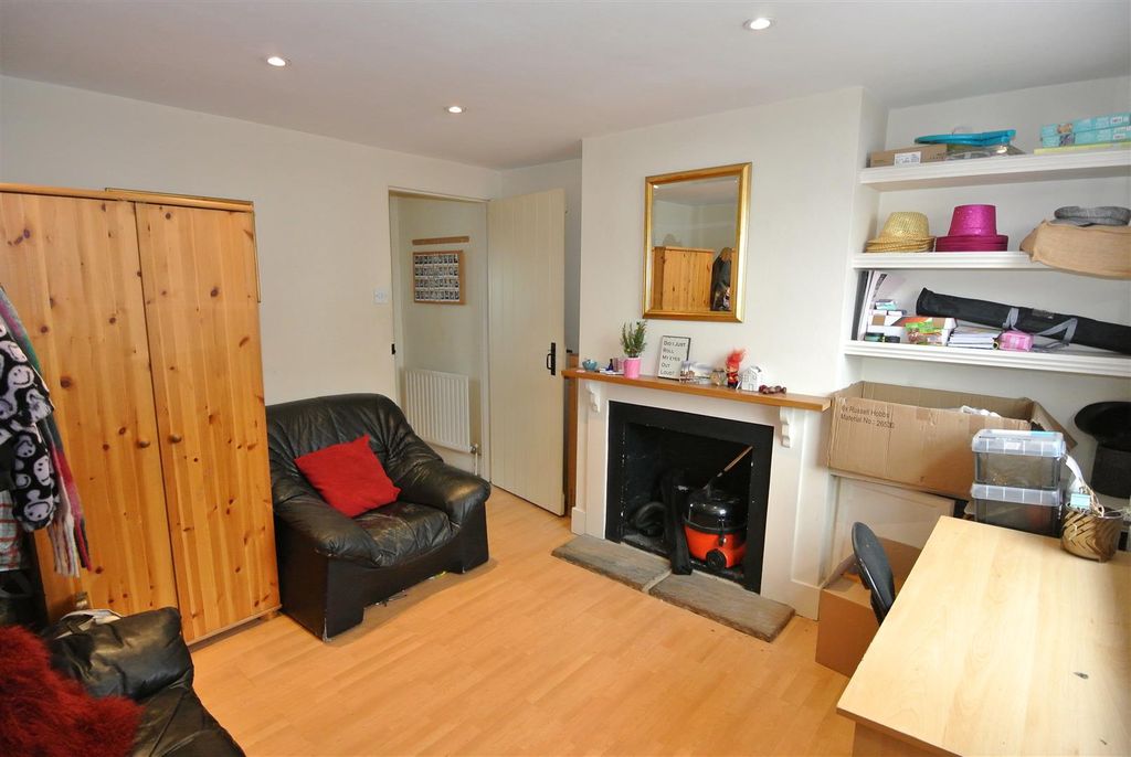 Property photo 3 of 18 Lounge 2.Jpg