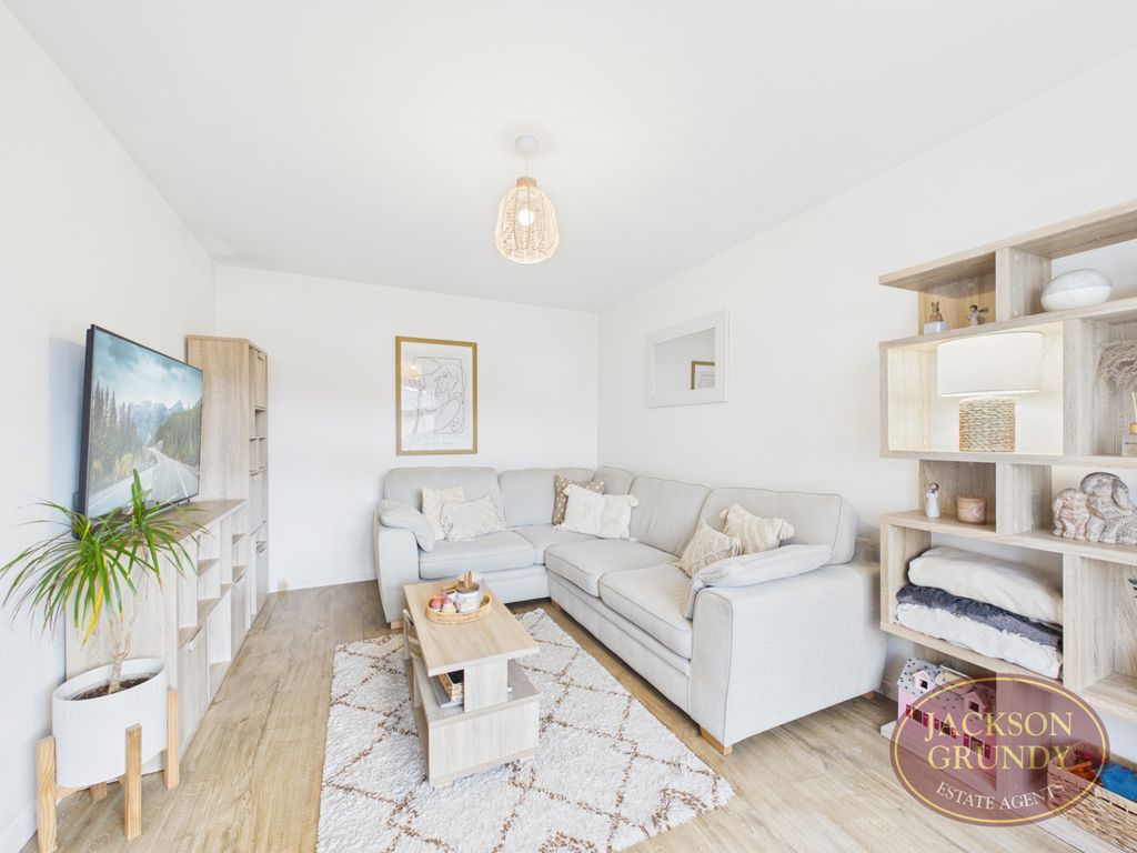 Property photo 3 of 16 Vicarage Farm Drive