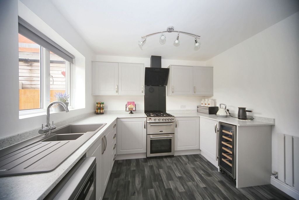 Property photo 3 of 26