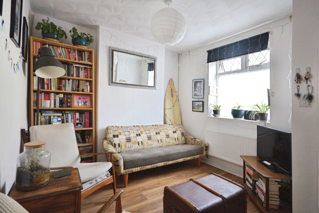 Property photo 2 of 12 Pbox-Img.Jpg