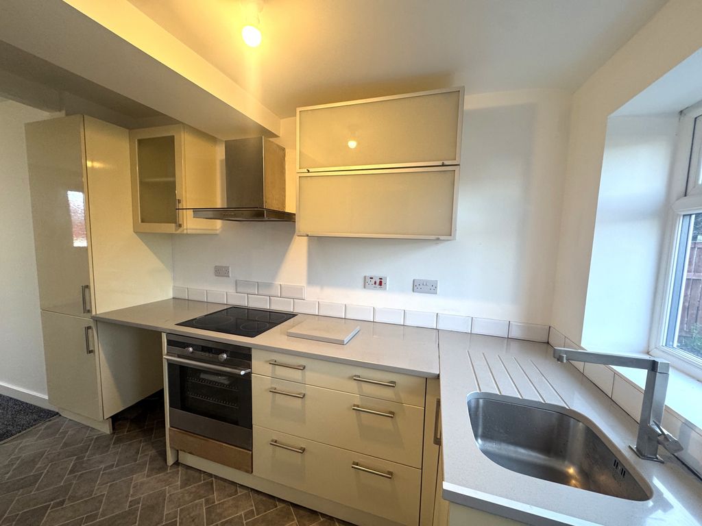 Property photo 3 of 10 Kitchen