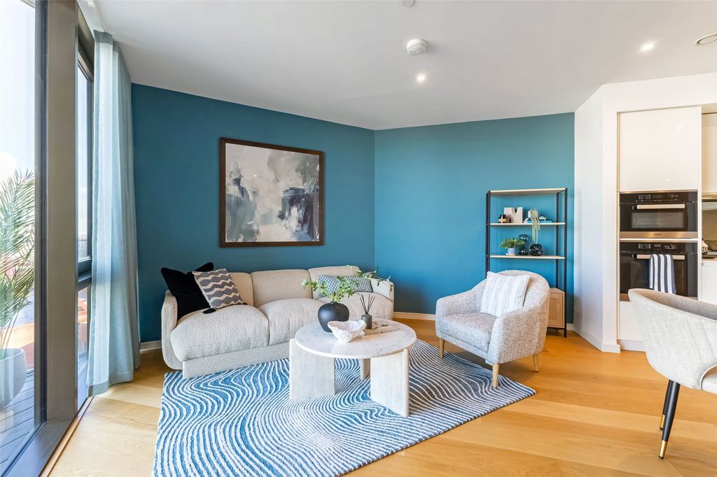 Property photo 3 of 38 Living/Kitchen