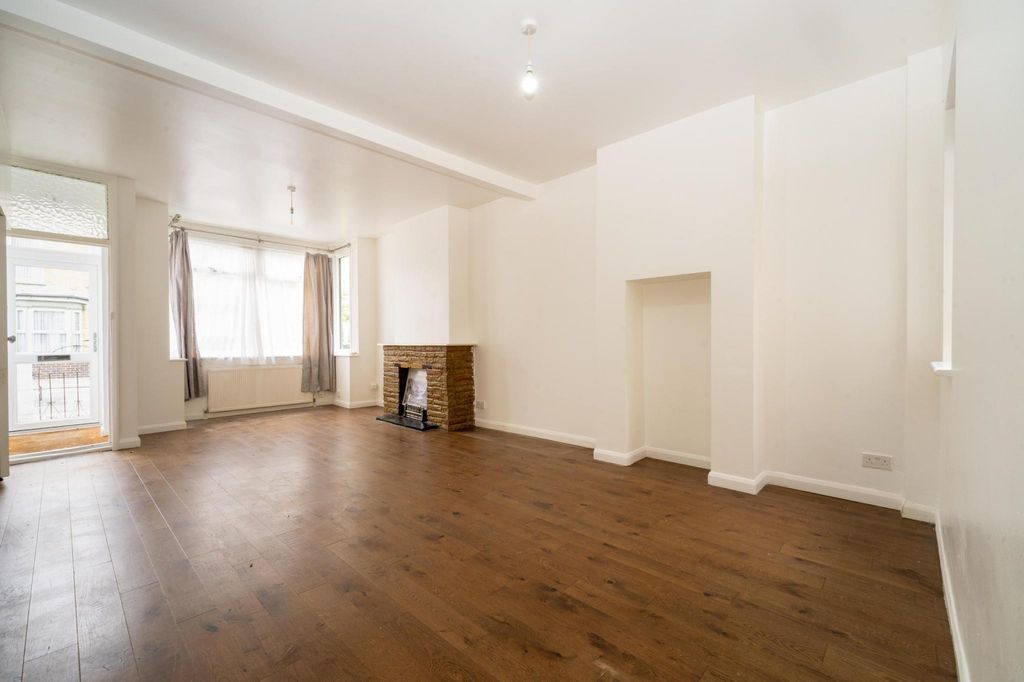 Property photo 2 of 12 Gallery