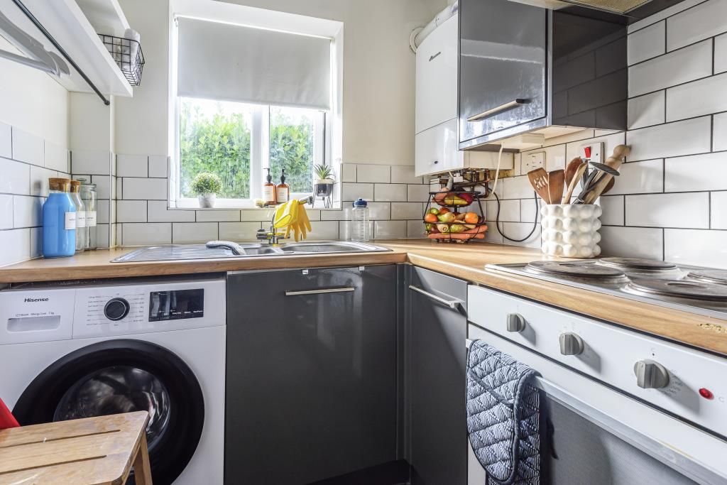 Property photo 3 of 10 Kitchen